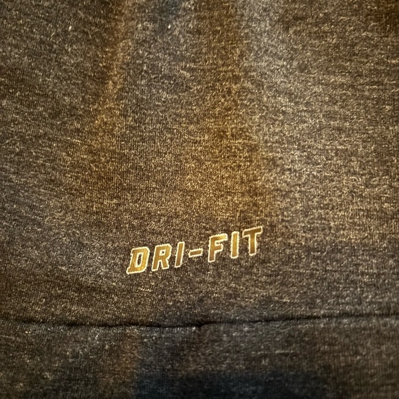 Men's Nike Sleeveless Hoodie - Picture 4 of 4